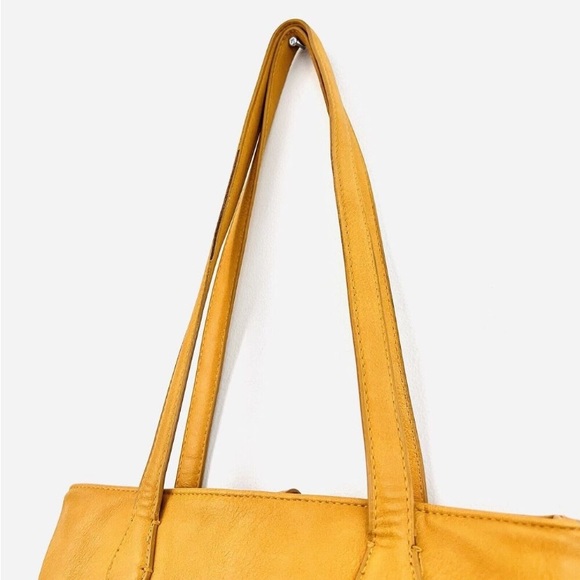 Universal Thread Tote In Faux Leather! Classic Design W/ Pockets! Soft & Yummy! - Picture 6 of 9